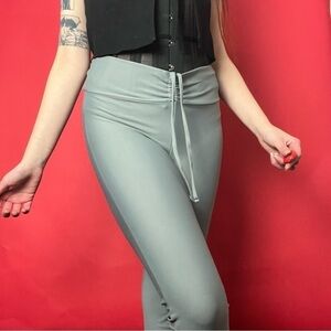 Trendy cinched leggings  🤍🖤​​​​​​​​​​​​​​​​​